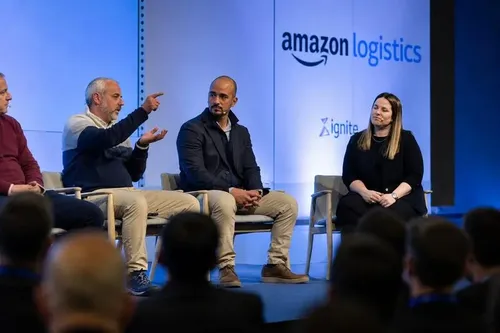 Mesa redonda de Amazon Logistics con la dirección de Corredor Delivery Service